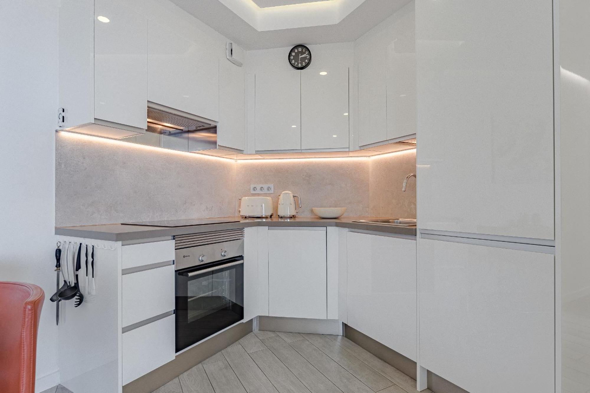 Sunrise Sea View Penthouse Apartment *