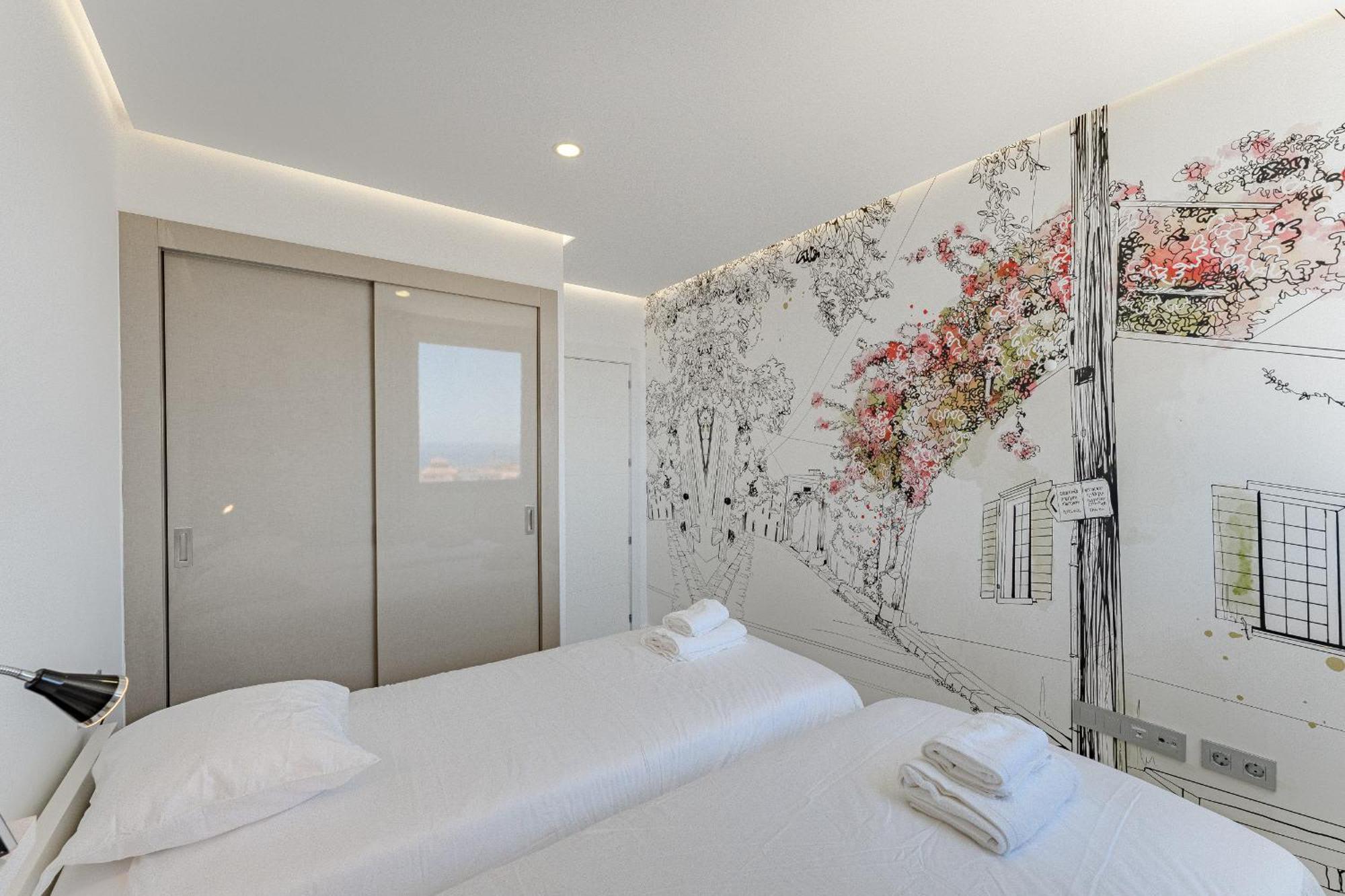 Sunrise Sea View Penthouse Apartment *